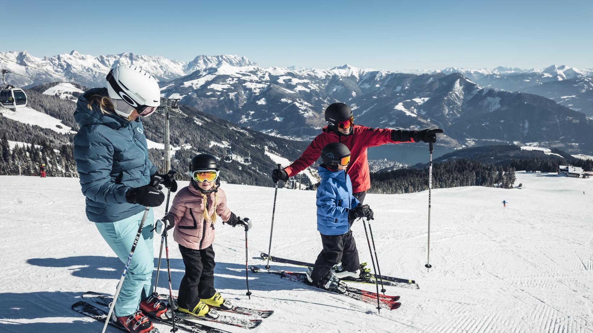 2722-winter-schmitten-familie-schauen-amiamo-kinderhotel-2023-01-26