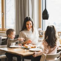 Familienfr&uuml;hst&uuml;ck im Restaurant