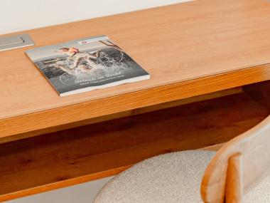 9007-10-app-waldblick-111-amiamo-sessel-hochformat-mood