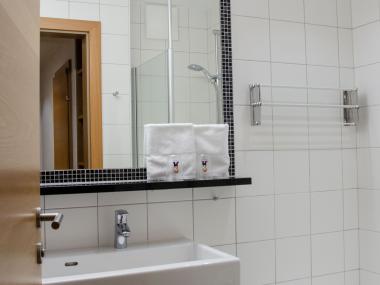 19008-suite110-badezimmer2