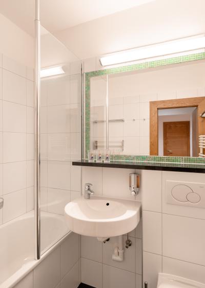 9023-2-bad-wanne-gruen