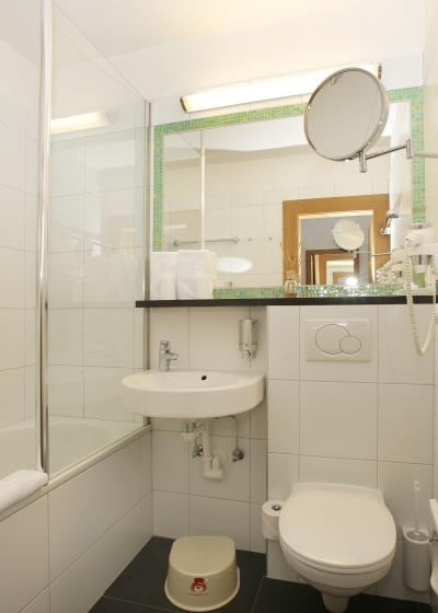 3454-bad-appartement-waldblick-amiamo-kinderhotel-2016-12-18-ORG