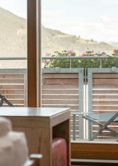 9013-11-app-enzian-amiamo-balkon-ausblick 9013-11-app-enzian-amiamo-balkon-ausblick