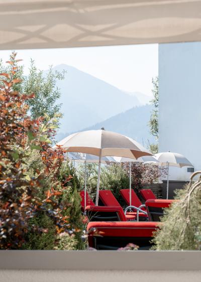 amiamo-SarahFellner-Poolliegen-3