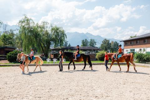 16013-Kinderprogramm_Spa&szlig;-mit-Pferden_CU3A1208_LC_(c) Zell am See-Kaprun Tourismus