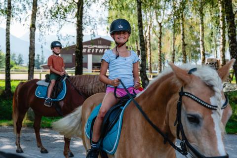 16012-Kinderprogramm_Spa&szlig;-mit-Pferden_CU3A0775_LC_(c) Zell am See-Kaprun Tourismus