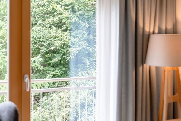 9018-6-kitzsteinhorn-schmittenhoehe-links-amiamo-balkon-ausblick 9018-6-kitzsteinhorn-schmittenhoehe-links-amiamo-balkon-ausblick