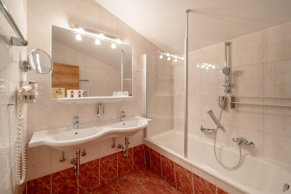 9009-11-app-zellersee-305-amiamo-bad 9009-11-app-zellersee-305-amiamo-bad