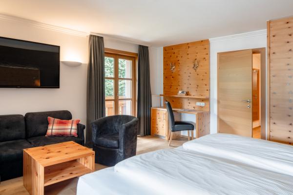 9020-2-suite-208-amiamo