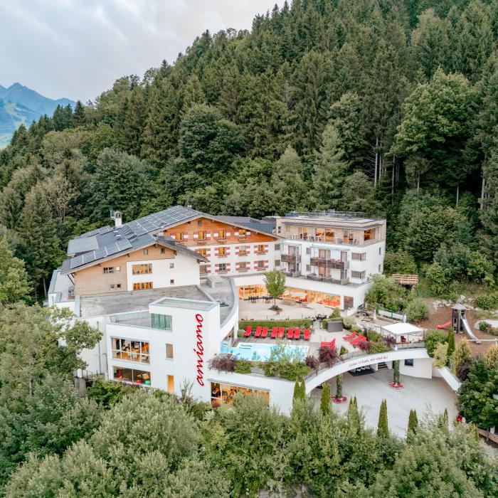Familotel amiamo &ndash;&nbsp;Sommerurlaub in Zell am See mit Pools und eigenem Seezugang