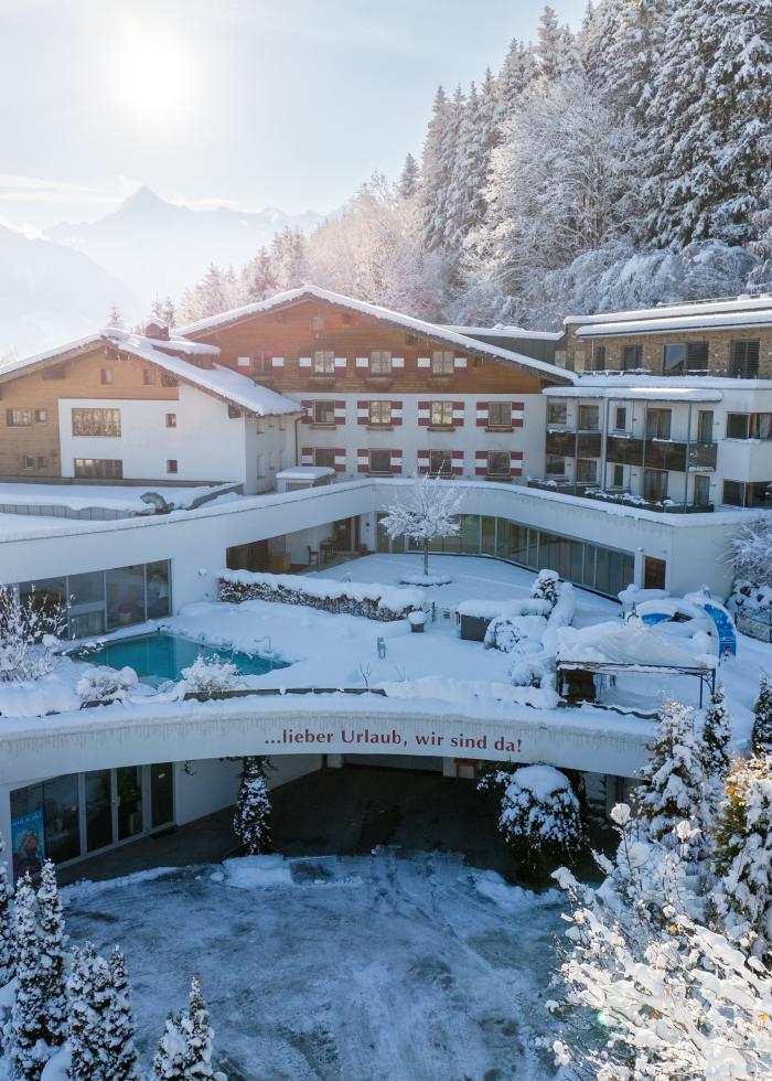 19024-amiamo-winter-aussen-drohne-pool 19024-amiamo-winter-aussen-drohne-pool