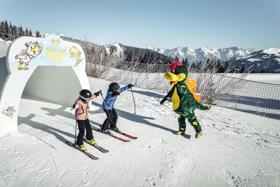 Kinder in Schmidolins Ski-Park