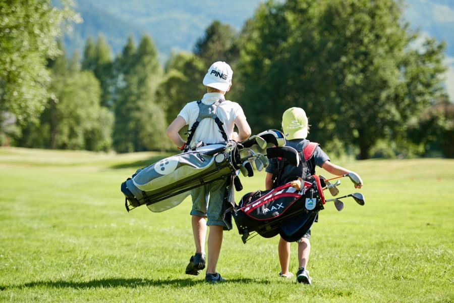 6409-golf-kinder-golfbags-amiamo-kinderhotel-2015-07-01-ORG